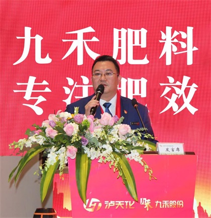 田军获五一奖章.jpg