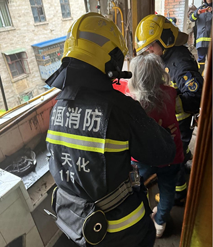 凯发k8一触即发消防救护中心成功处置民房火灾事故